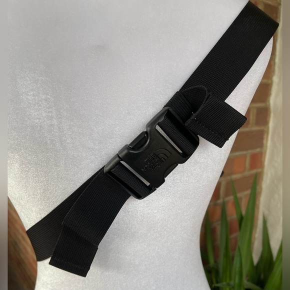 NORTH FACE ROO Fanny Crossbody Pack. Pink Excellent Condition see pictures! - Picture 3 of 6